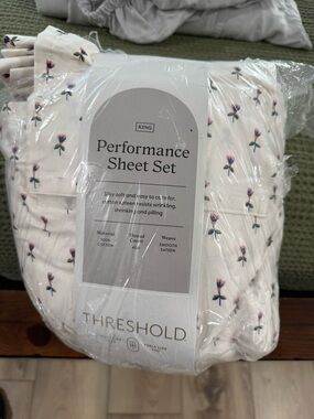 Threshold Performance Sheet Set - Floral Cream (King) new
